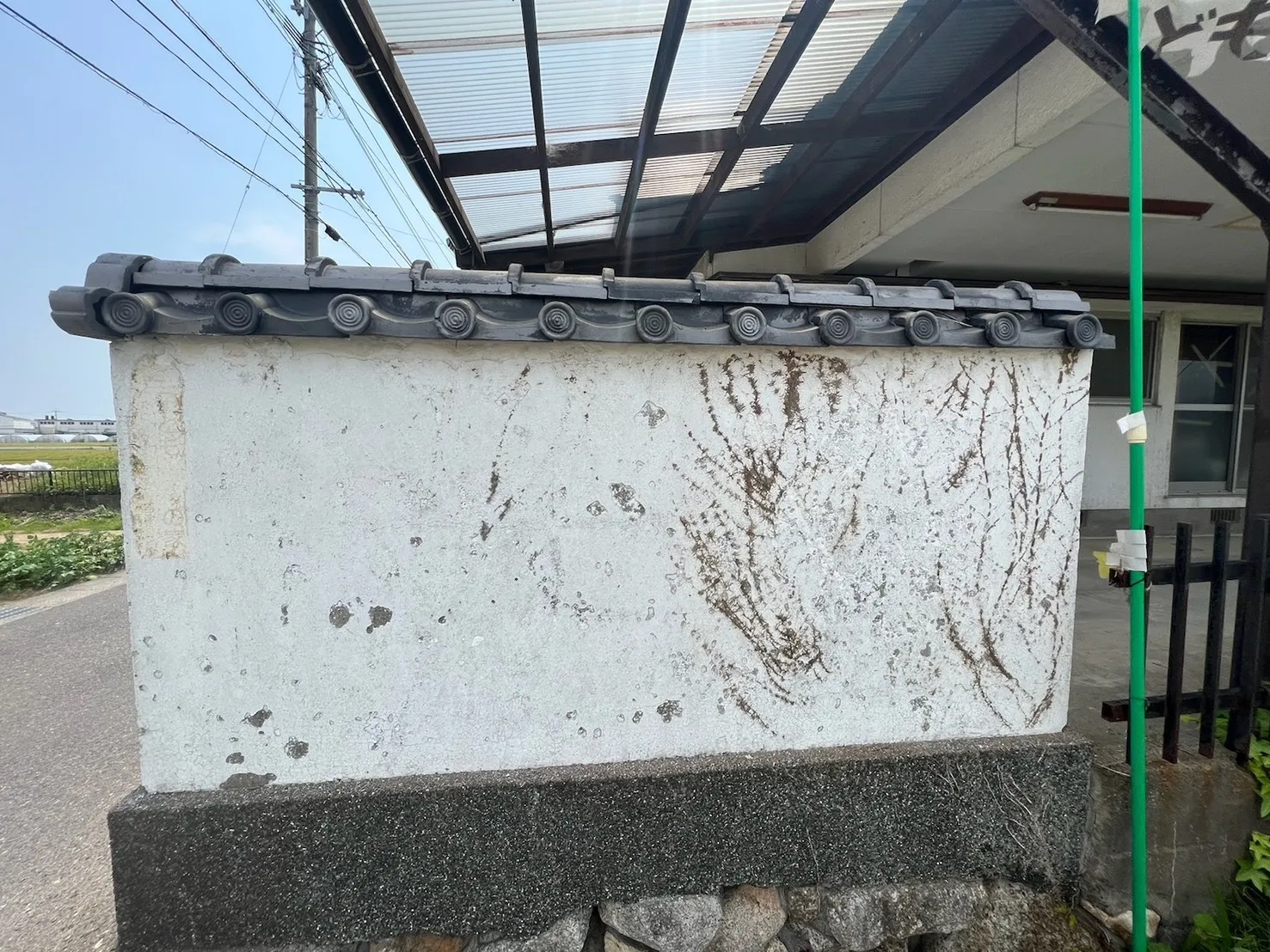 【久留米市】木造住宅の塀塗装｜伝統的な日本家屋に適切な塗料選び｜株式会社リベルタ企画