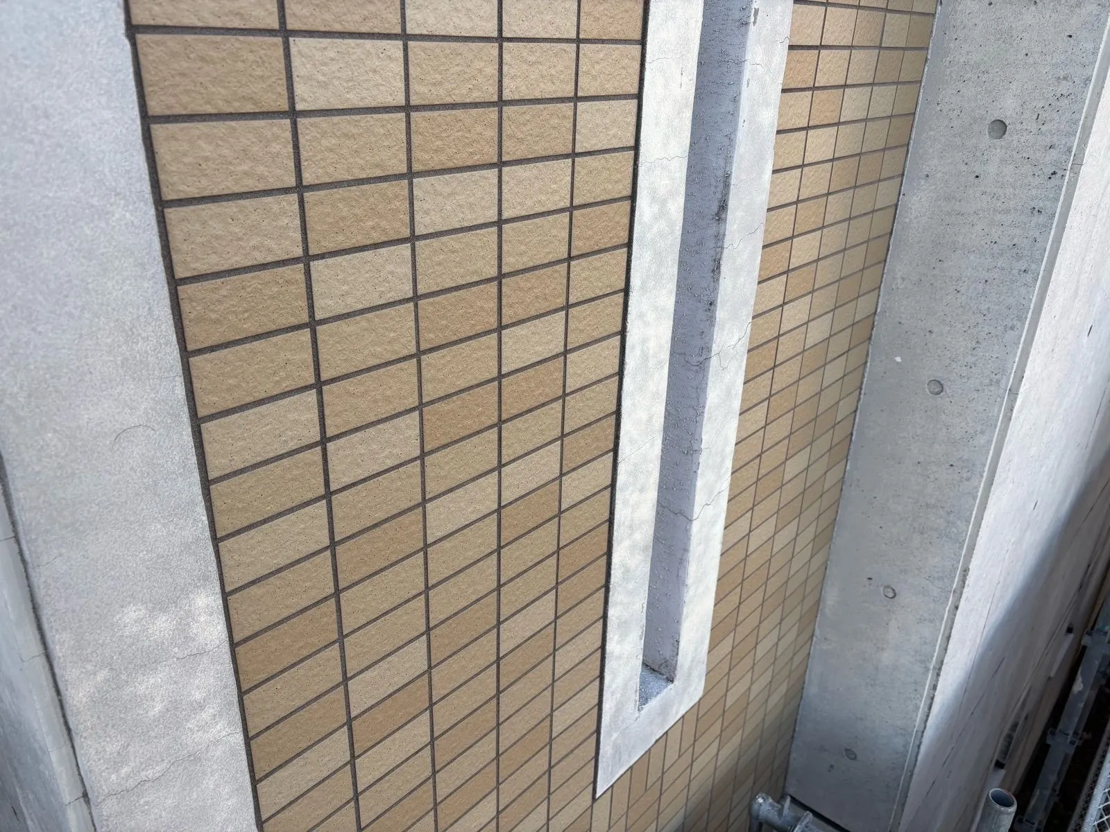 【久留米市】外壁タイル・コンクリートの美観再生！高圧洗浄と丁寧な塗り替えで耐久性向上！